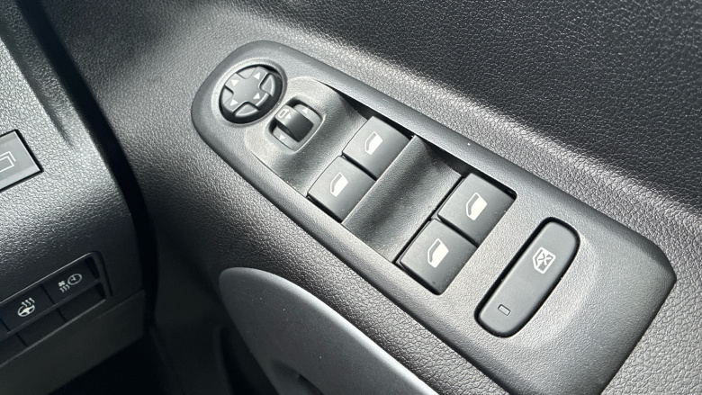 Vauxhall Combo Life 100kW Ultimate 52kWh 5dr Auto Electric Estate